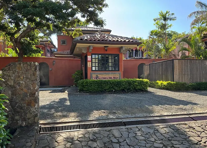 Exclusive Private Pool And Steps To The *